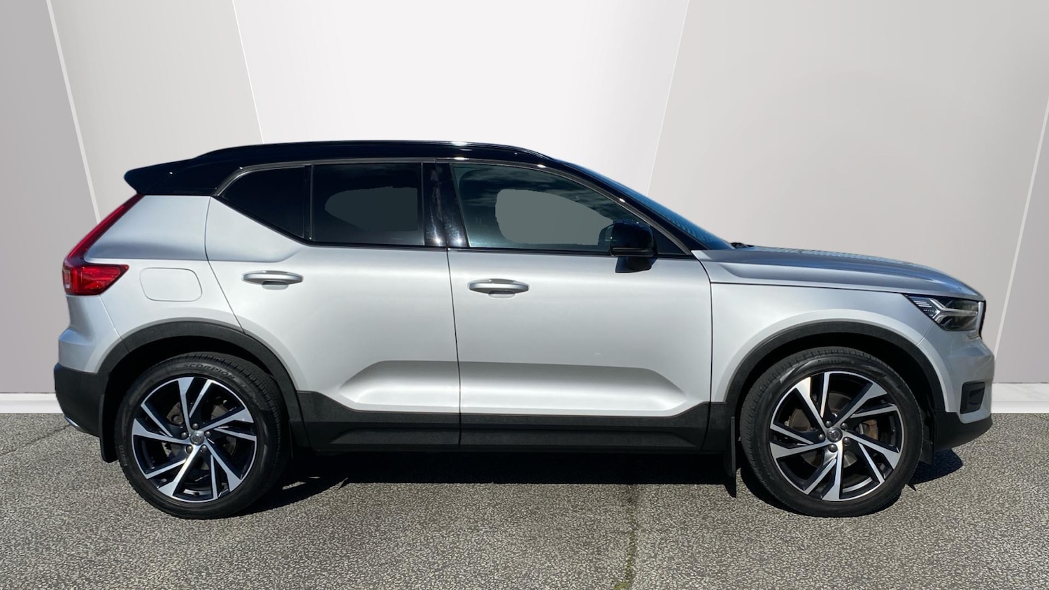 Used Volvo XC40 2019 for sale - 77973869: Photo 3