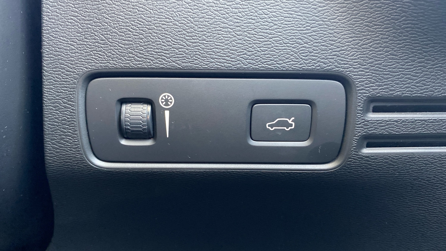 Used Volvo XC40 2019 for sale - 77973869: Photo 34