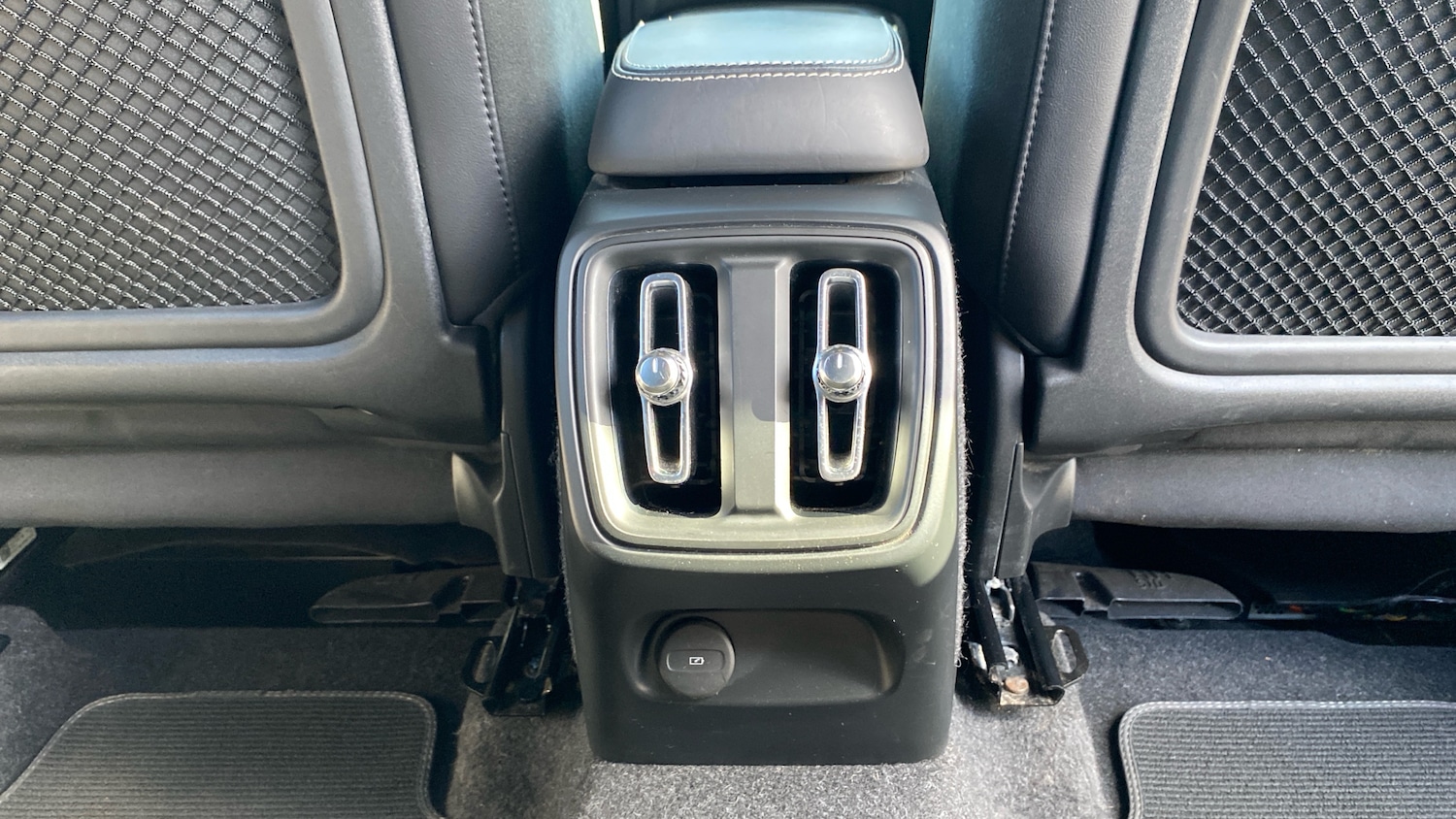 Used Volvo XC40 2019 for sale - 77973869: Photo 40