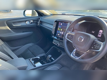 Used Volvo XC40 2023 for sale - 76817416: Photo