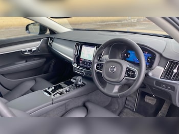 Used Volvo V90 2025 for sale - 78436675: Photo