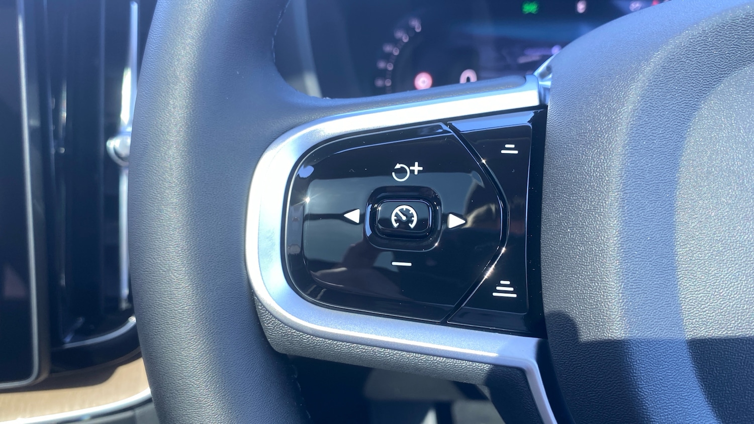 Used Volvo XC60 2025 for sale - 76653198: Photo 18