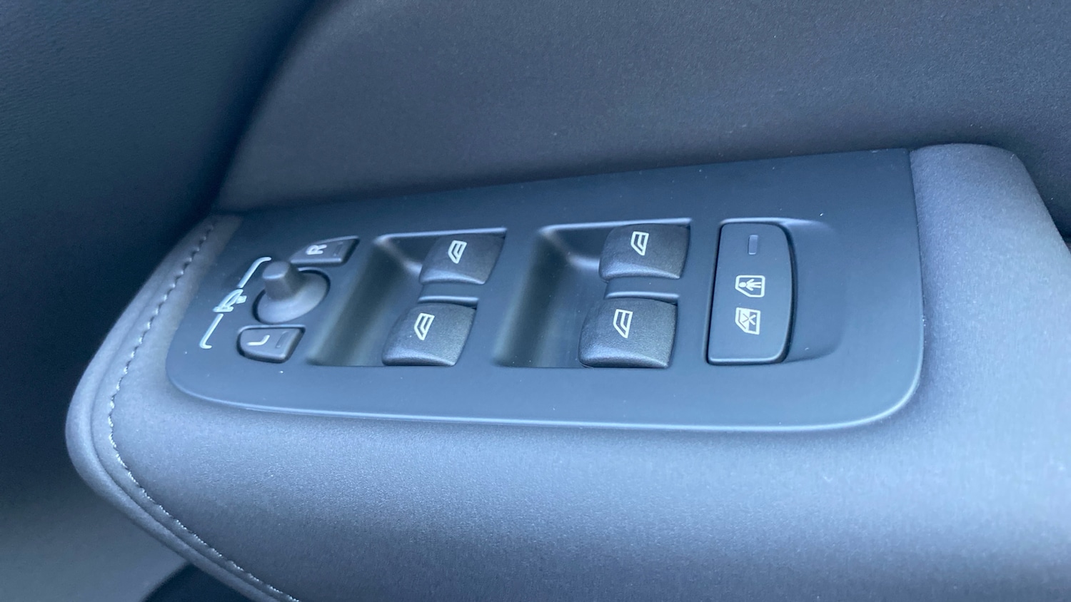 Used Volvo XC60 2025 for sale - 76653198: Photo 26