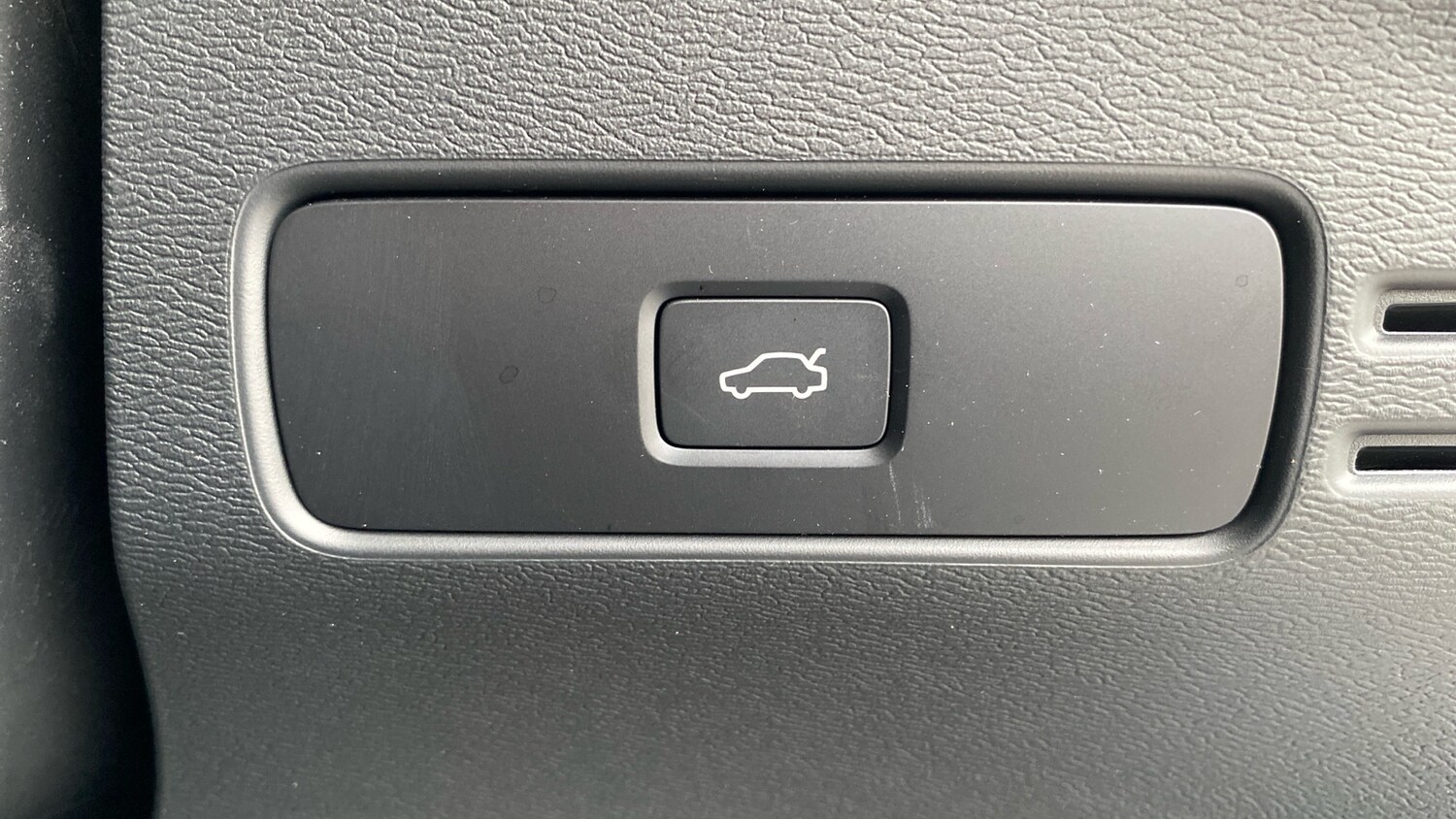 Used Volvo XC40 2025 for sale - 76653231: Photo 37