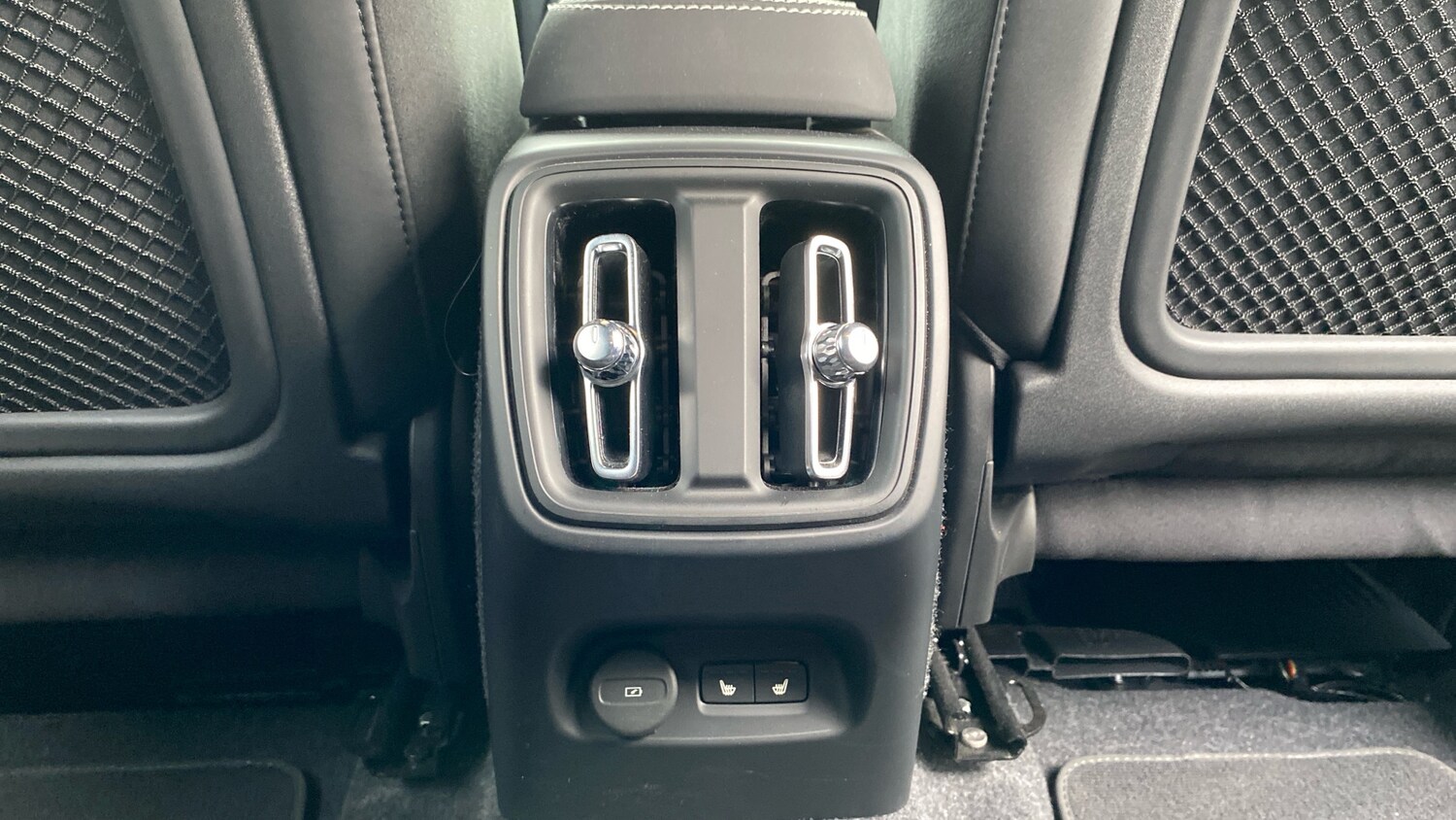 Used Volvo XC40 2025 for sale - 76653231: Photo 39