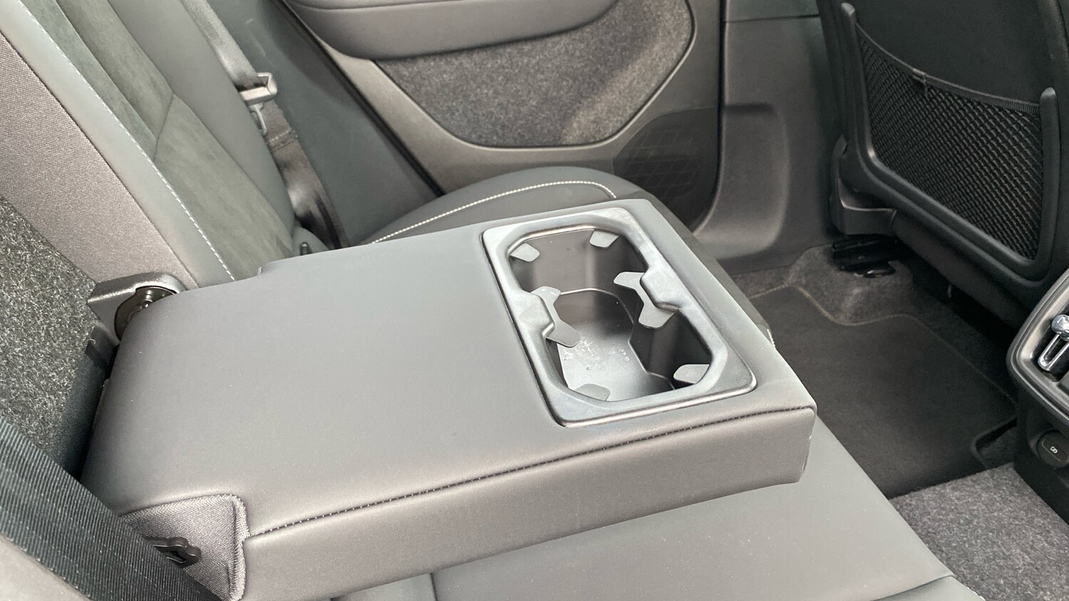 Used Volvo XC40 2025 for sale - 76653231: Photo 40