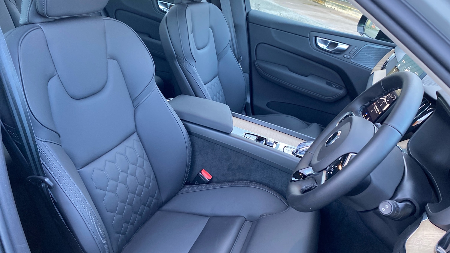 Used Volvo XC60 2025 for sale - 76818719: Photo 9