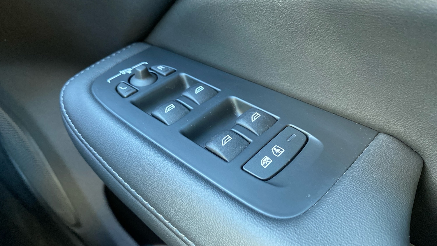 Used Volvo V60 2025 for sale - 76653322: Photo 19