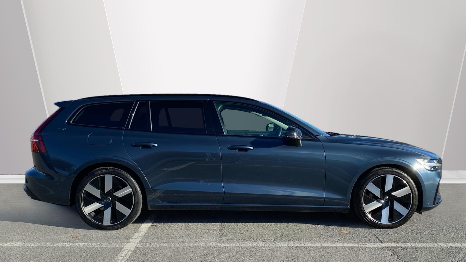 Used Volvo V60 2025 for sale - 76653322: Photo 3