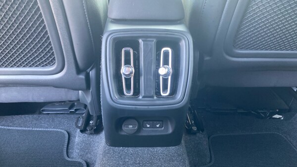 Used Volvo XC40 2024 for sale - 75443731: Photo 40