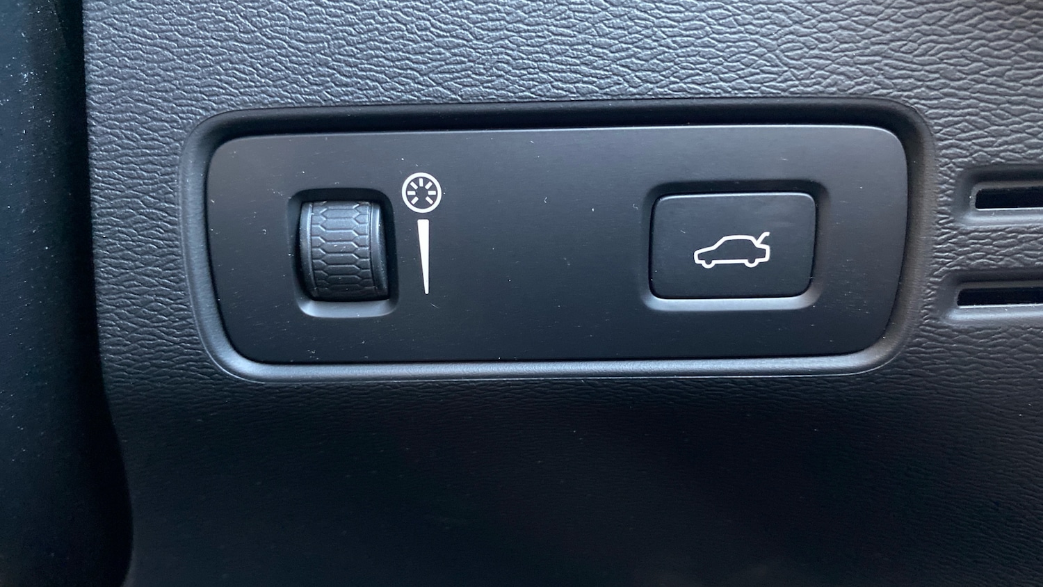 Used Volvo XC40 2022 for sale - 76653254: Photo 36