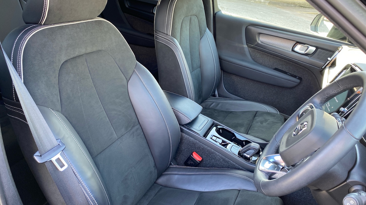 Used Volvo XC40 2022 for sale - 76653254: Photo 9