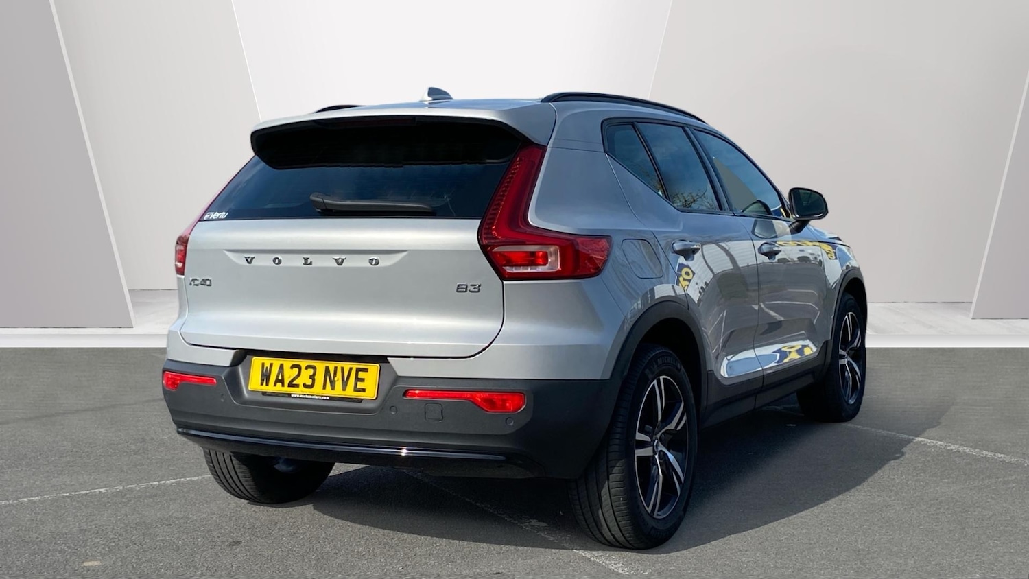 Used Volvo XC40 2023 for sale - 78150517: Photo 2