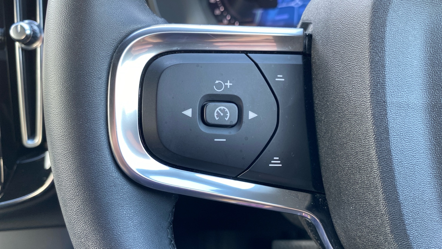 Used Volvo XC40 2023 for sale - 78150517: Photo 28