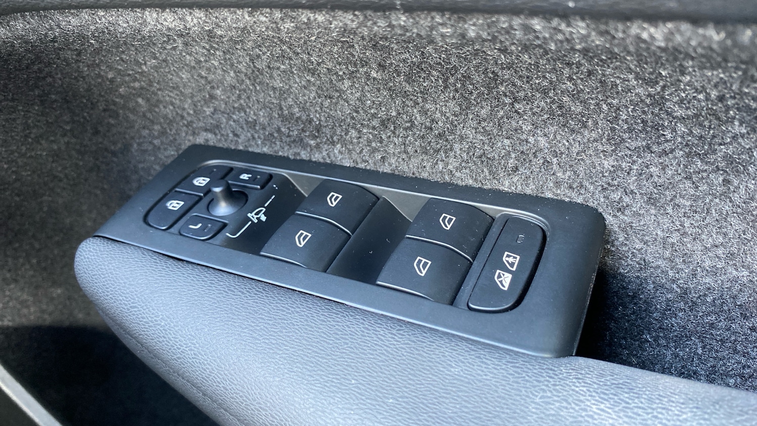 Used Volvo XC40 2023 for sale - 78150517: Photo 33