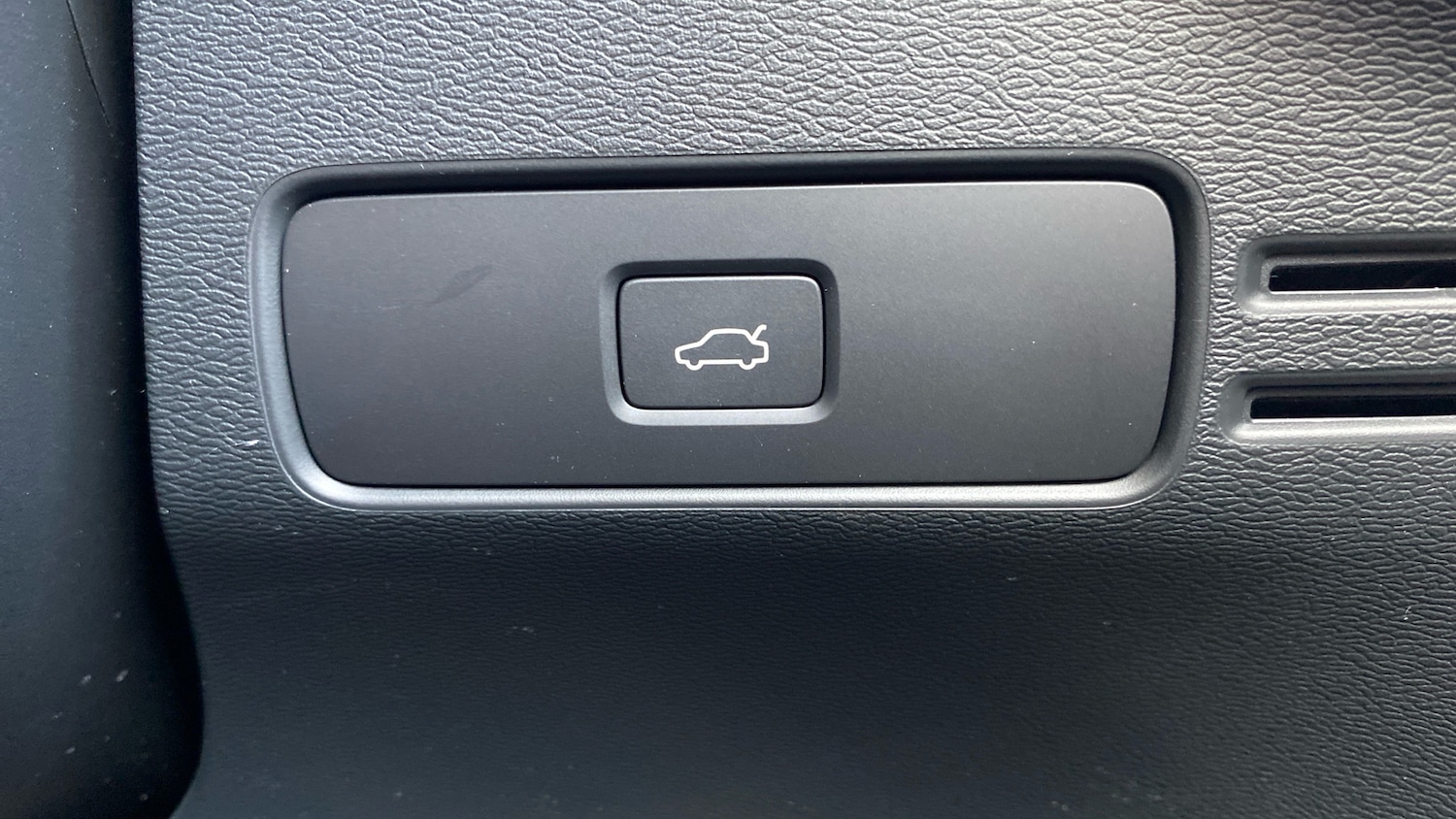 Used Volvo XC40 2023 for sale - 78150517: Photo 34