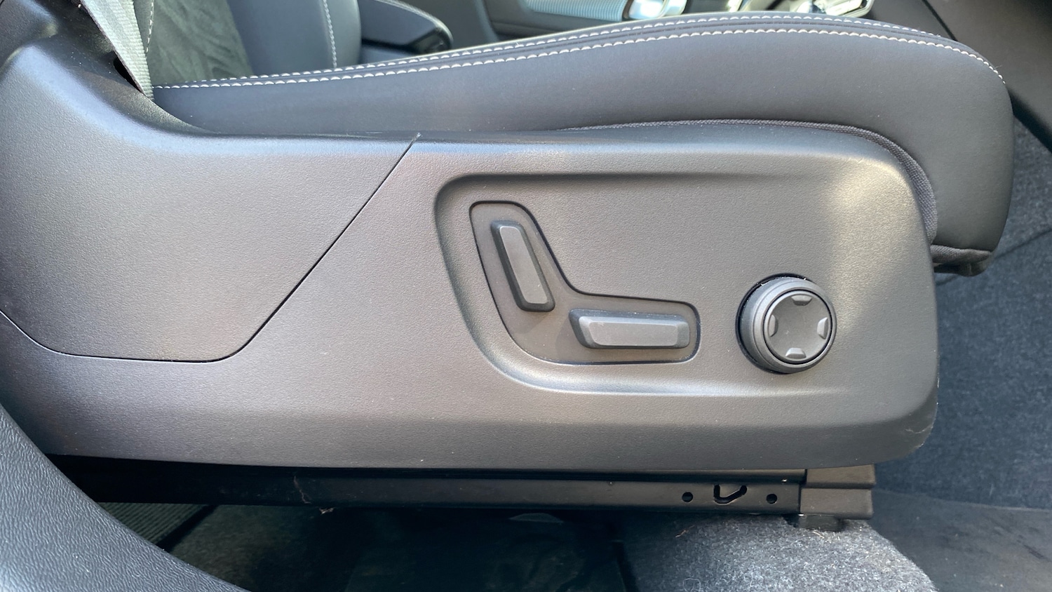 Used Volvo XC40 2023 for sale - 78150517: Photo 35