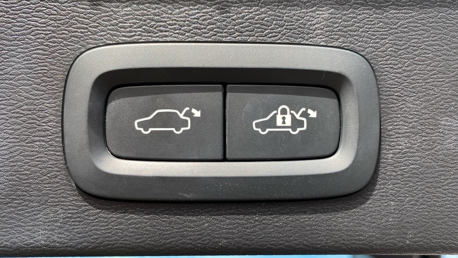 Used Volvo XC40 2023 for sale - 78150517: Photo 39