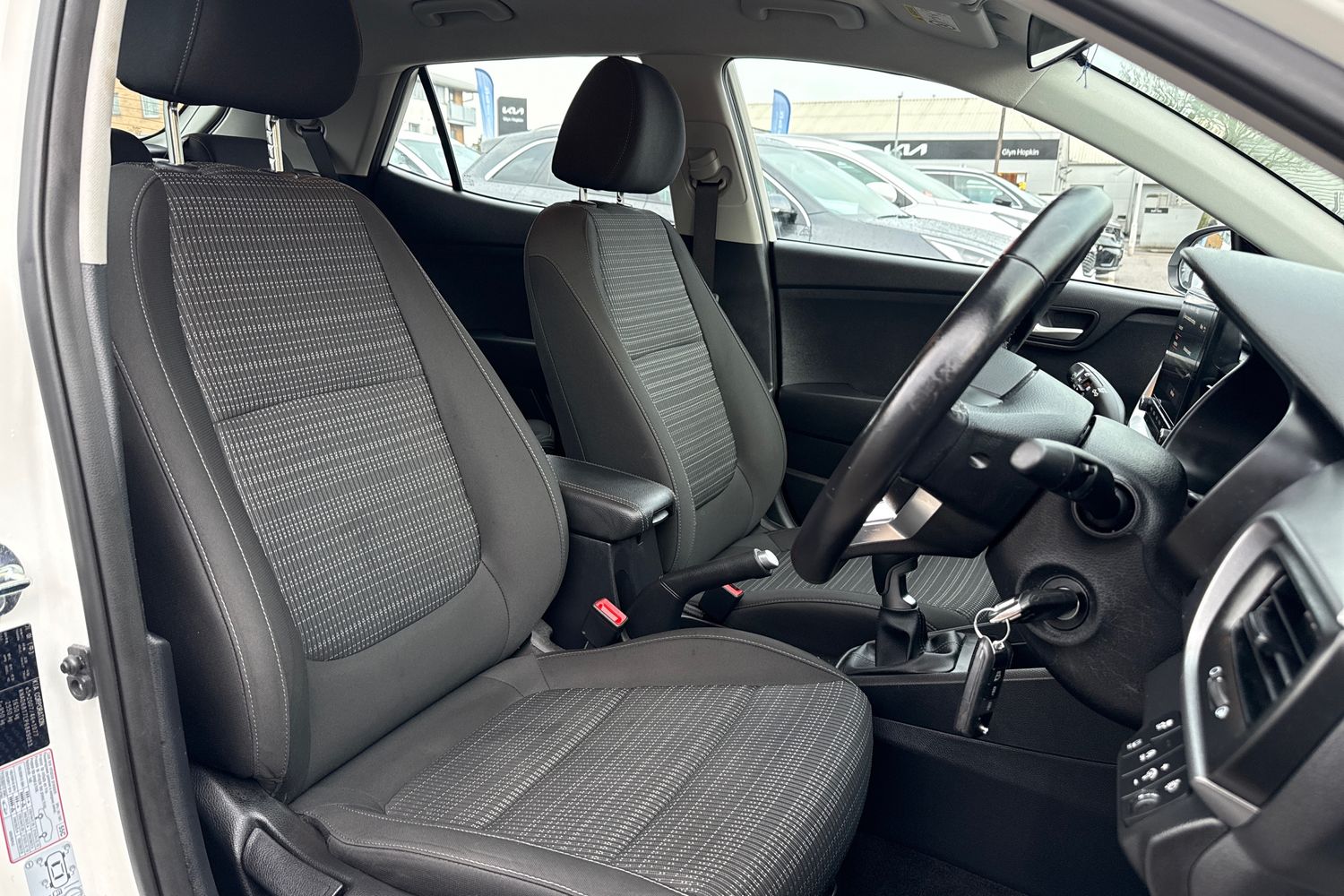 Used Kia Stonic 2023 for sale - 77389051: Photo 30