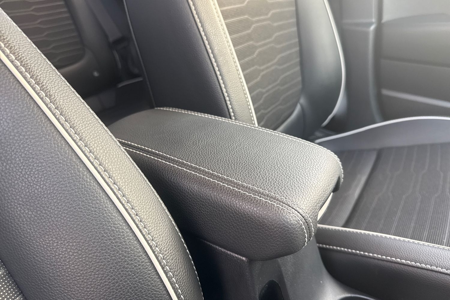 Used Kia Stonic 2025 for sale - 76999428: Photo 32