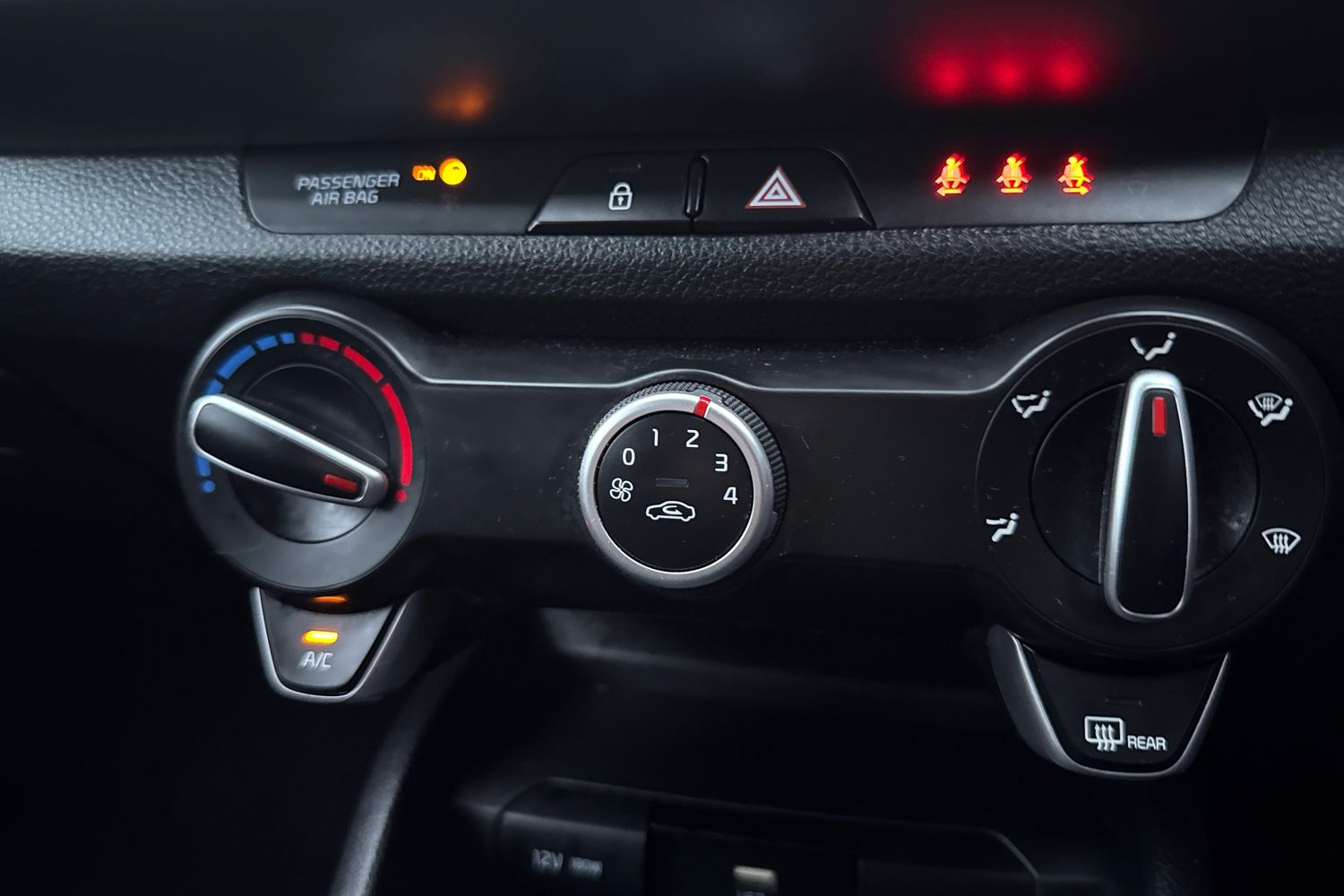 Used Kia Stonic 2023 for sale - 77122566: Photo 15