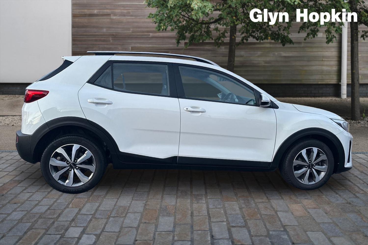 Used Kia Stonic 2021 for sale - 76874174: Photo 2