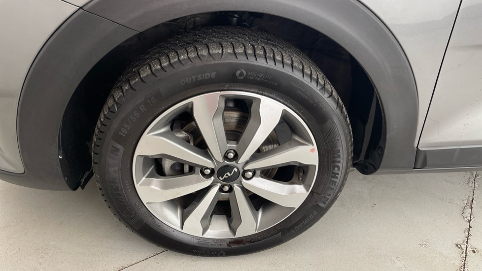 Used Kia Stonic 2024 for sale - 76773141: Photo 17