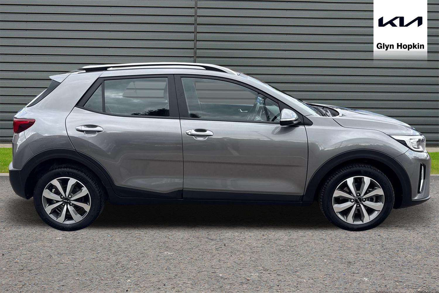 Used Kia Stonic 2024 for sale - 76773141: Photo 2