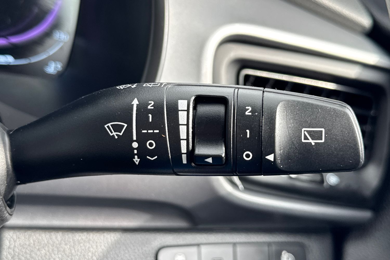 Used Kia Stonic 2024 for sale - 76773141: Photo 27