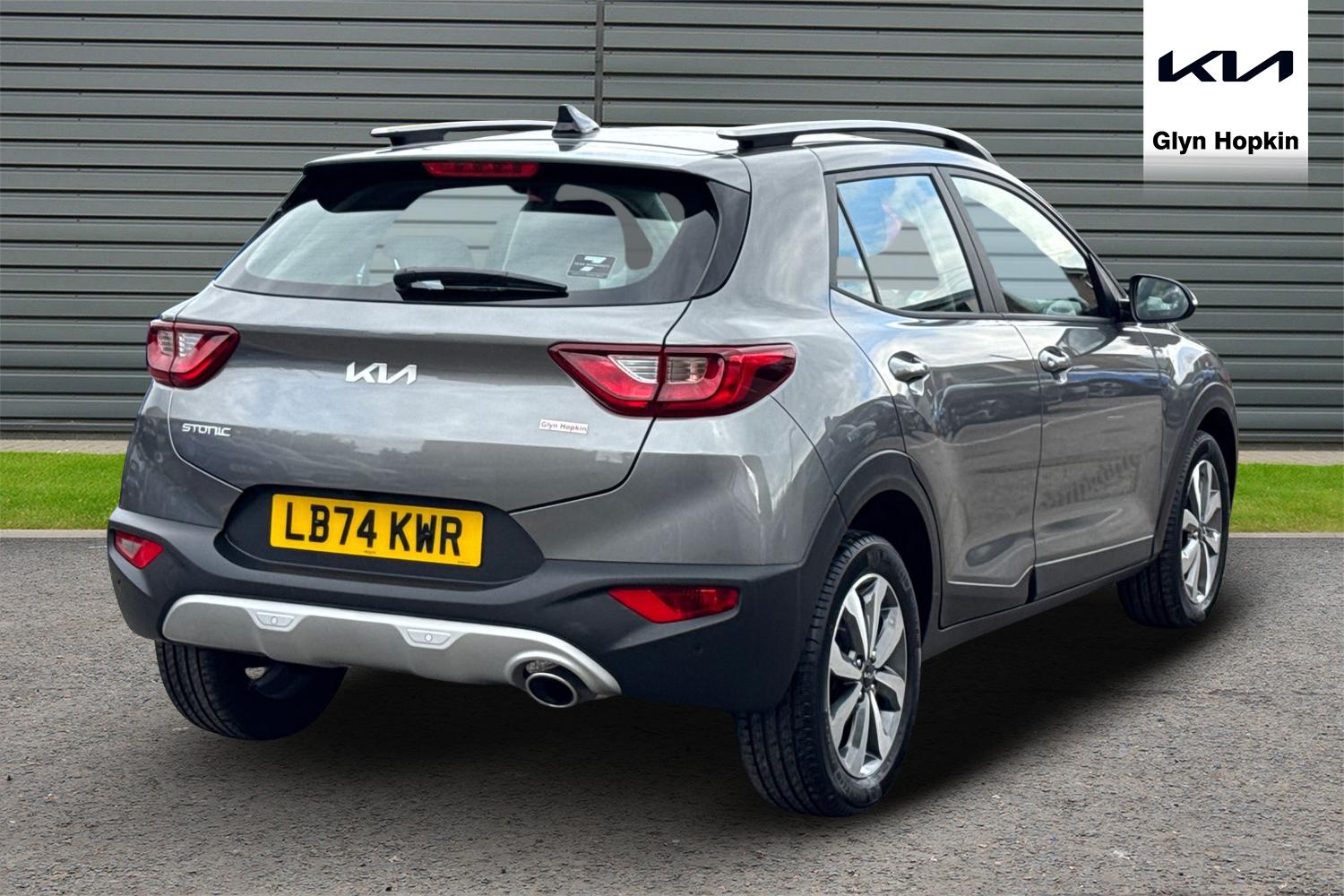 Used Kia Stonic 2024 for sale - 76773141: Photo 3