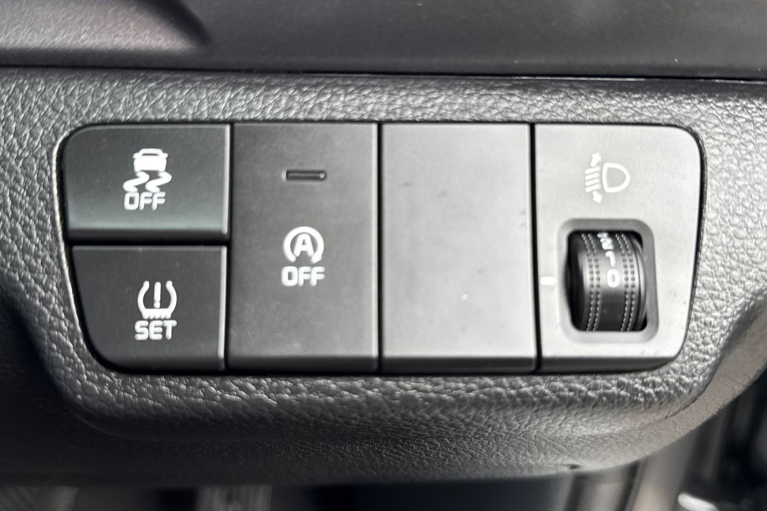 Used Kia Stonic 2024 for sale - 76773141: Photo 30