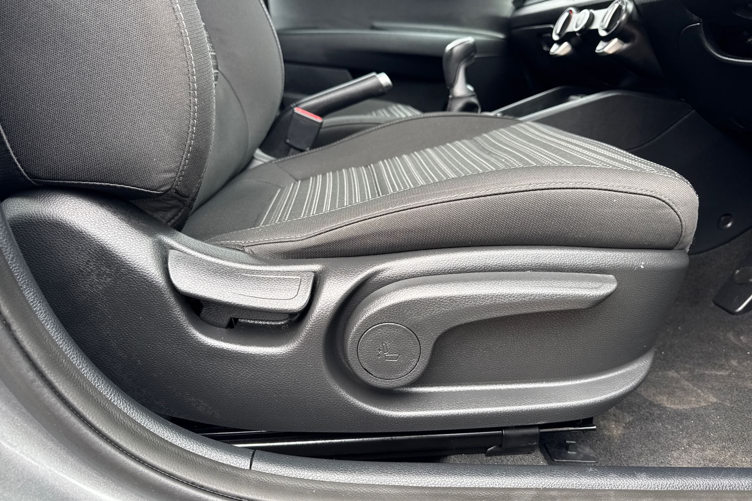 Used Kia Stonic 2024 for sale - 76773141: Photo 31