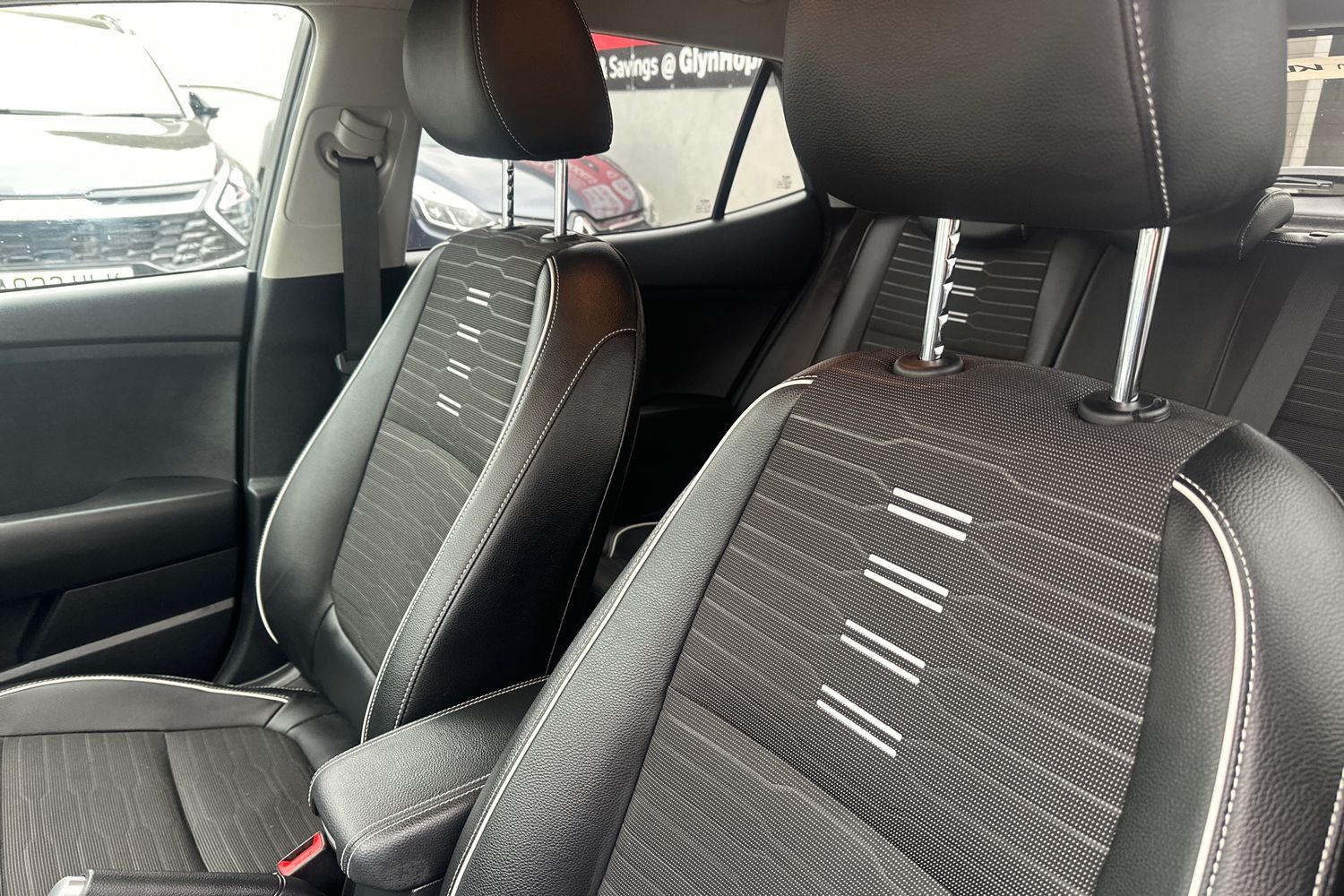 Used Kia Stonic 2024 for sale - 76870196: Photo 44