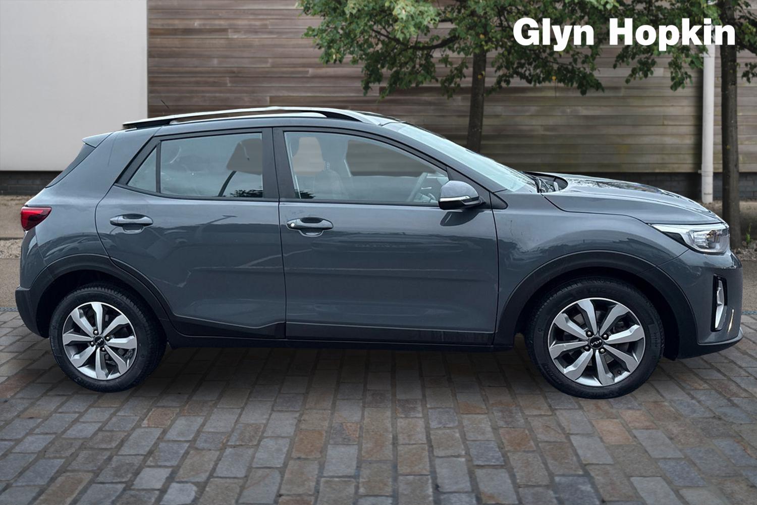 Used Kia Stonic 2023 for sale - 76873347: Photo 2