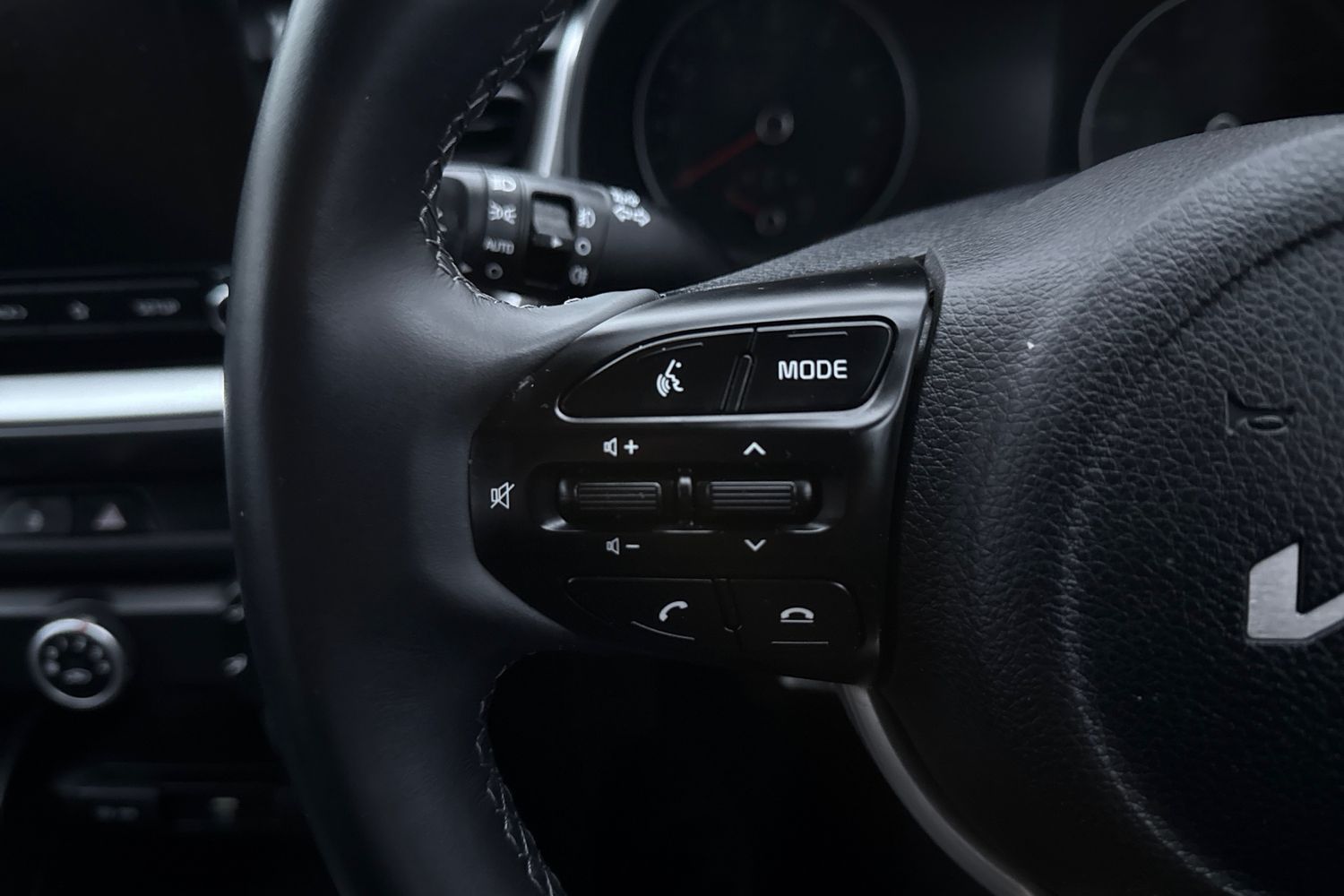 Used Kia Stonic 2023 for sale - 76873347: Photo 21