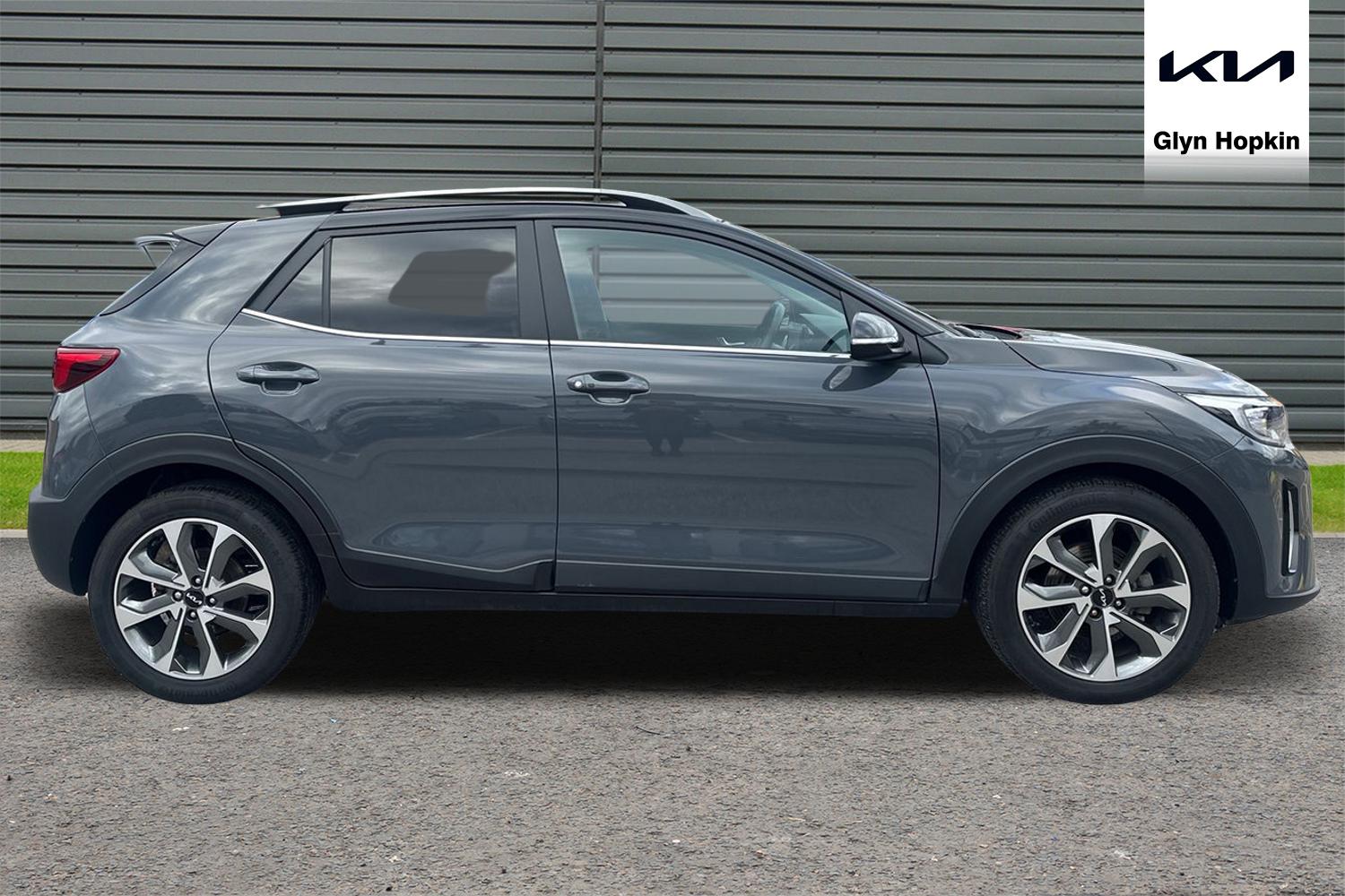 Used Kia Stonic 2022 for sale - 76869495: Photo 2