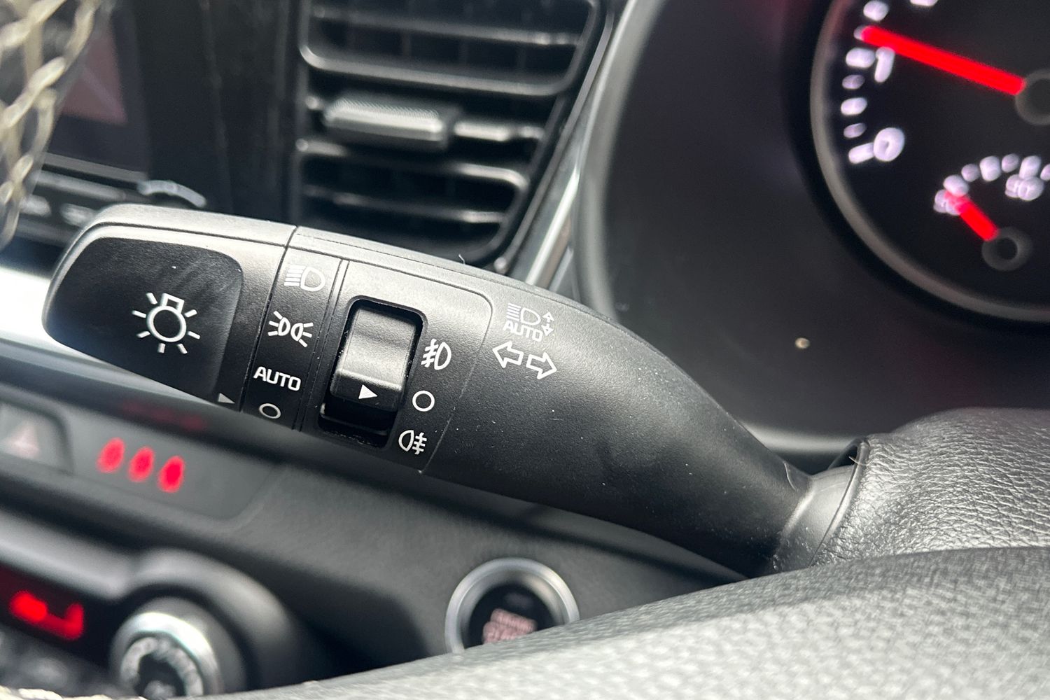 Used Kia Stonic 2022 for sale - 76869495: Photo 31