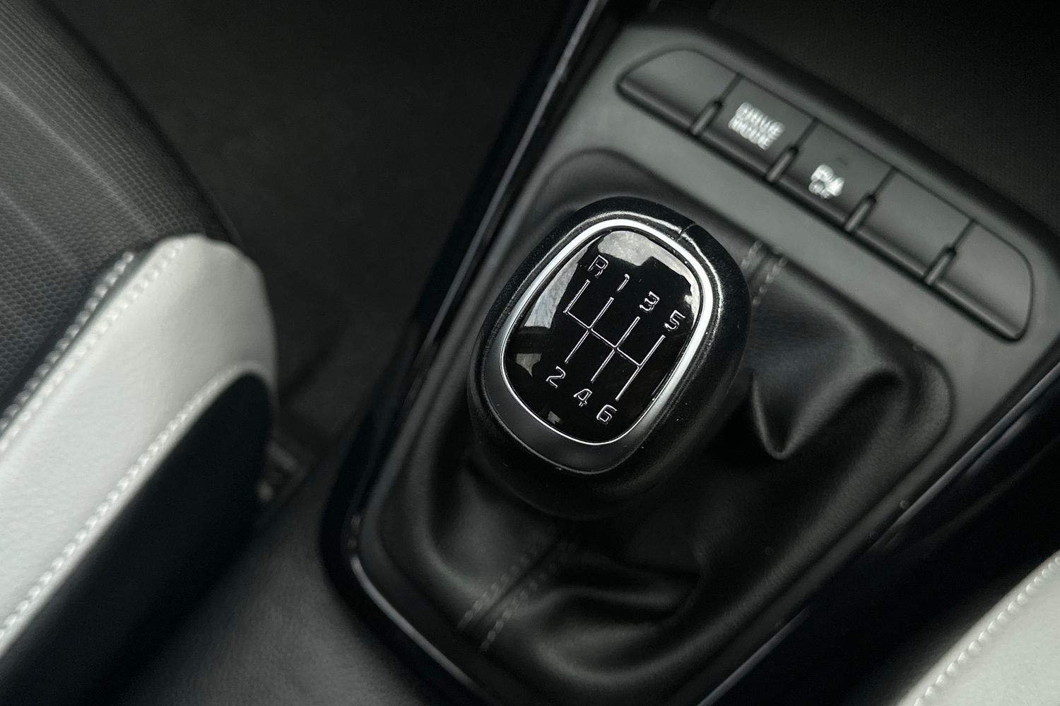 Used Kia Stonic 2022 for sale - 76869495: Photo 33