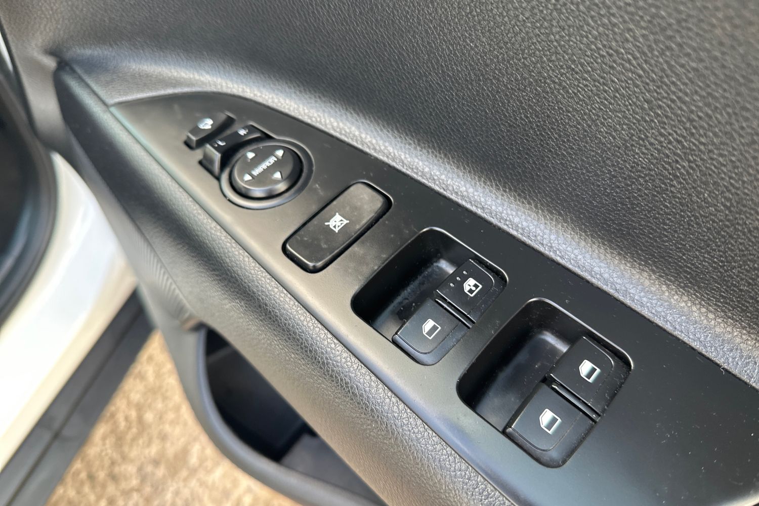 Used Kia Stonic 2023 for sale - 76873280: Photo 16