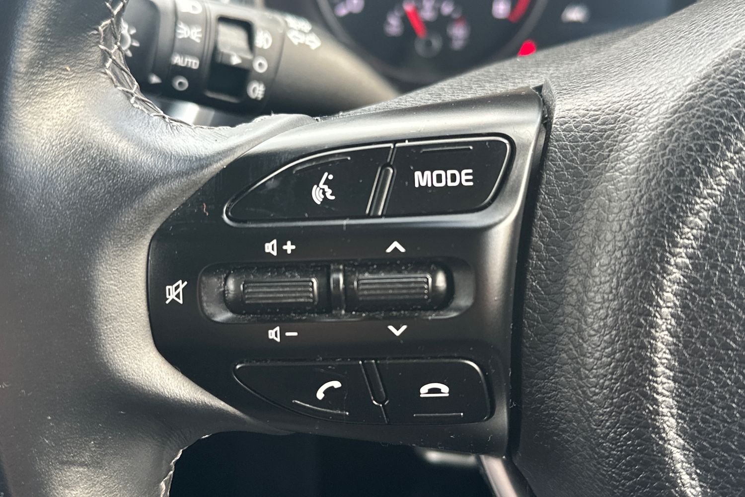 Used Kia Stonic 2023 for sale - 76873280: Photo 21