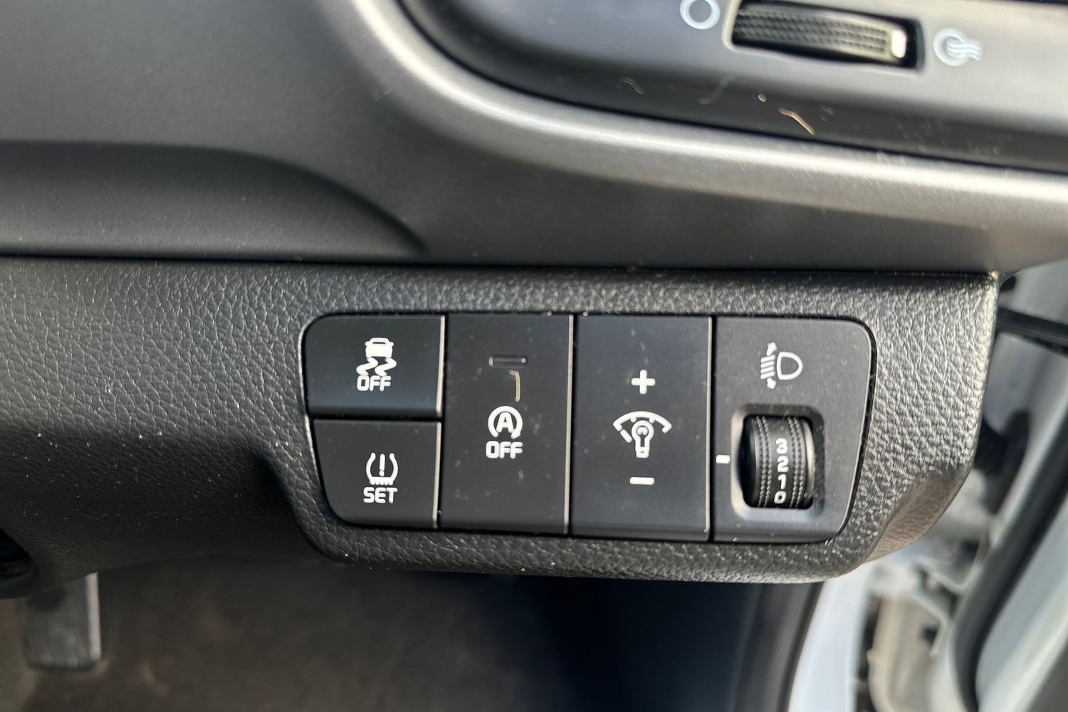 Used Kia Stonic 2023 for sale - 76873280: Photo 39