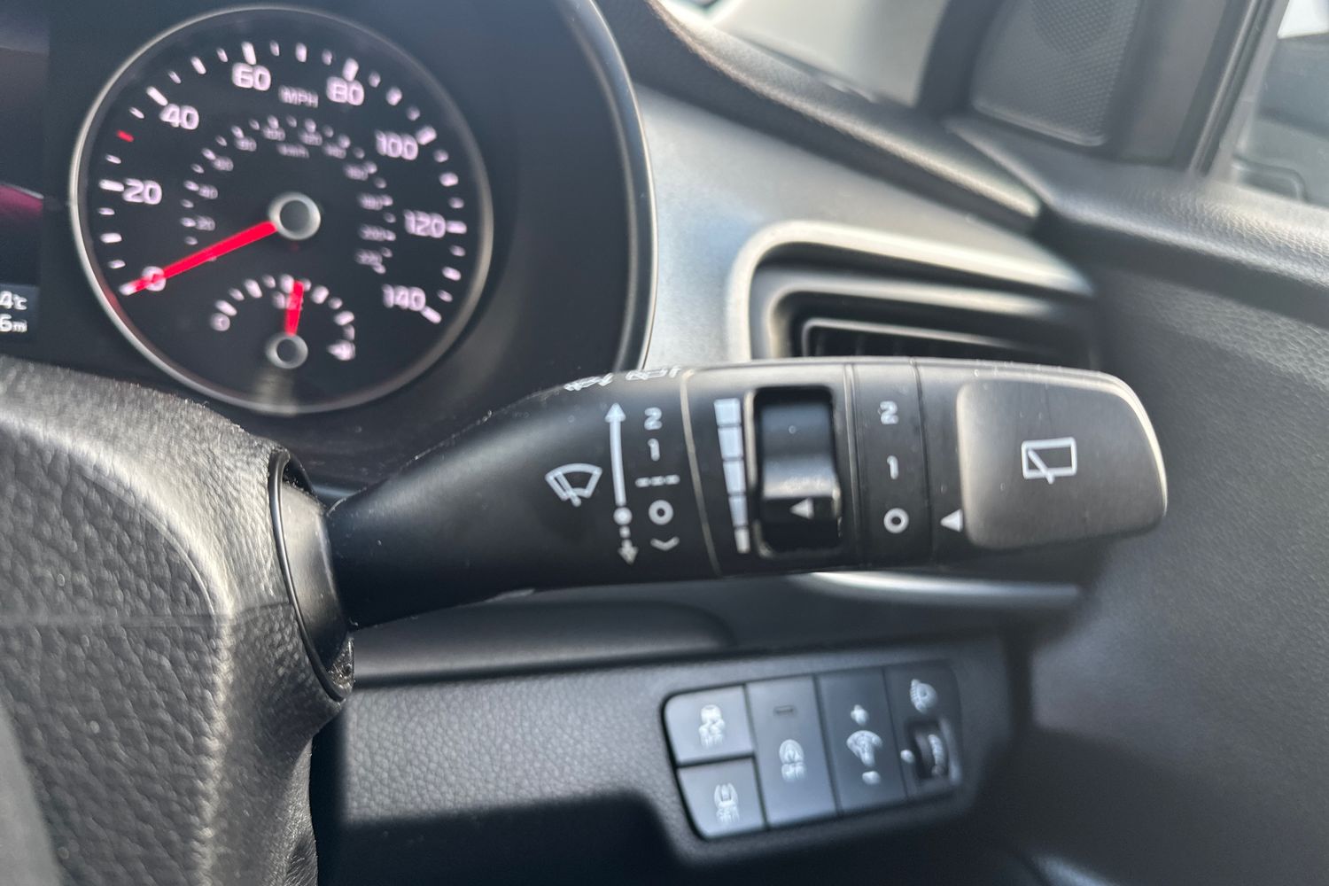 Used Kia Stonic 2023 for sale - 76873280: Photo 41