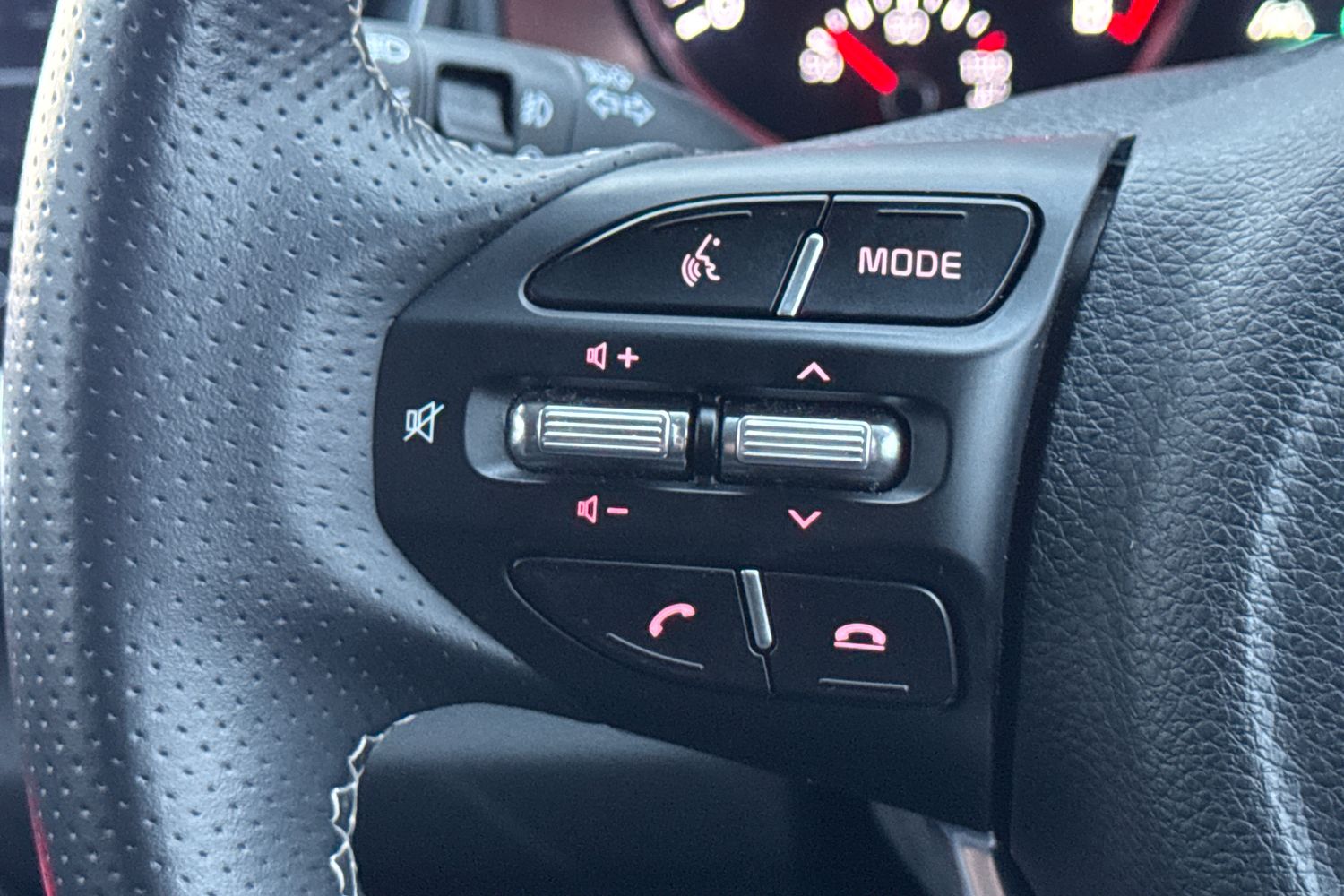 Used Kia Stonic 2024 for sale - 77145821: Photo 21