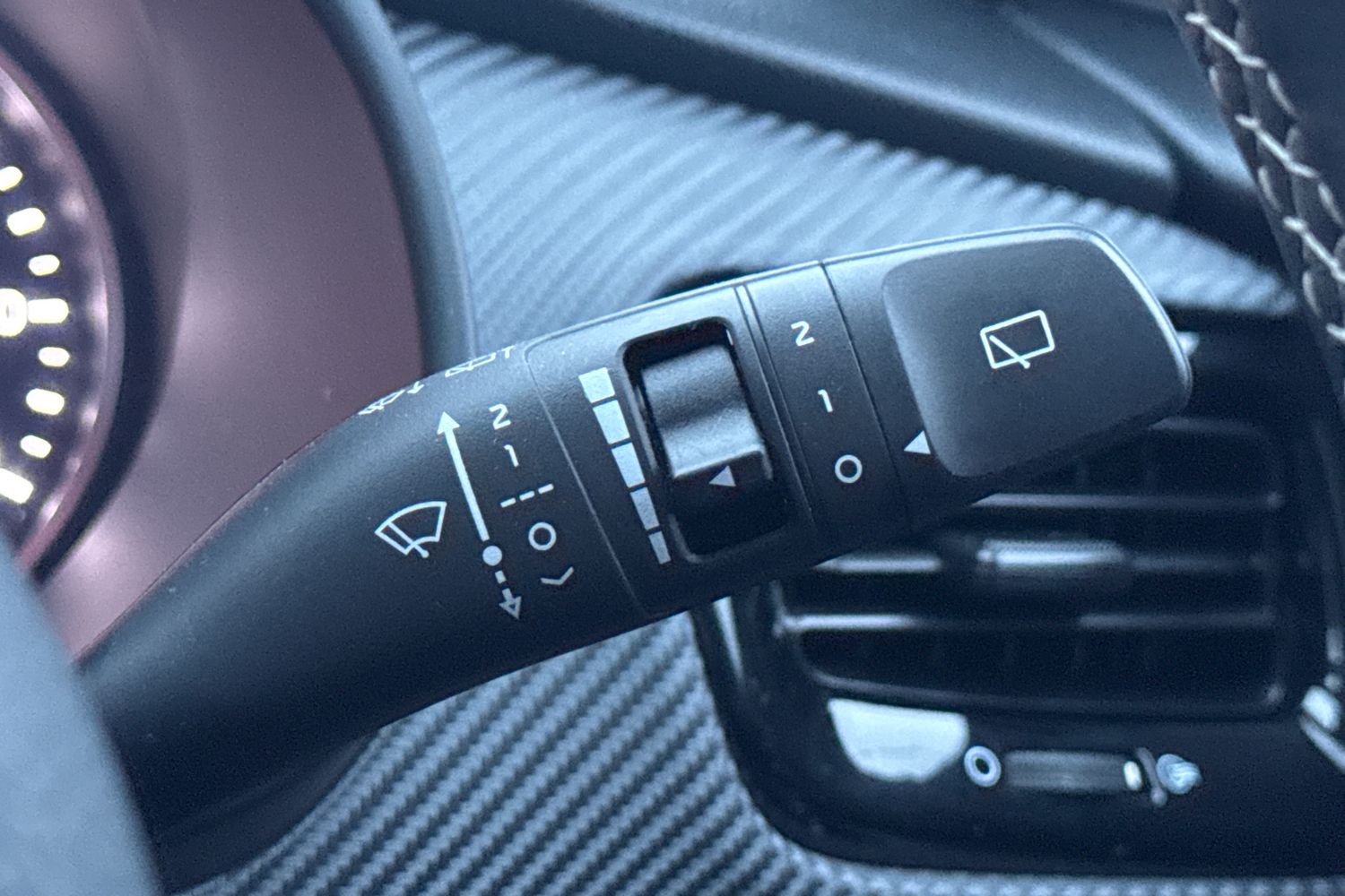 Used Kia Stonic 2024 for sale - 77145821: Photo 33