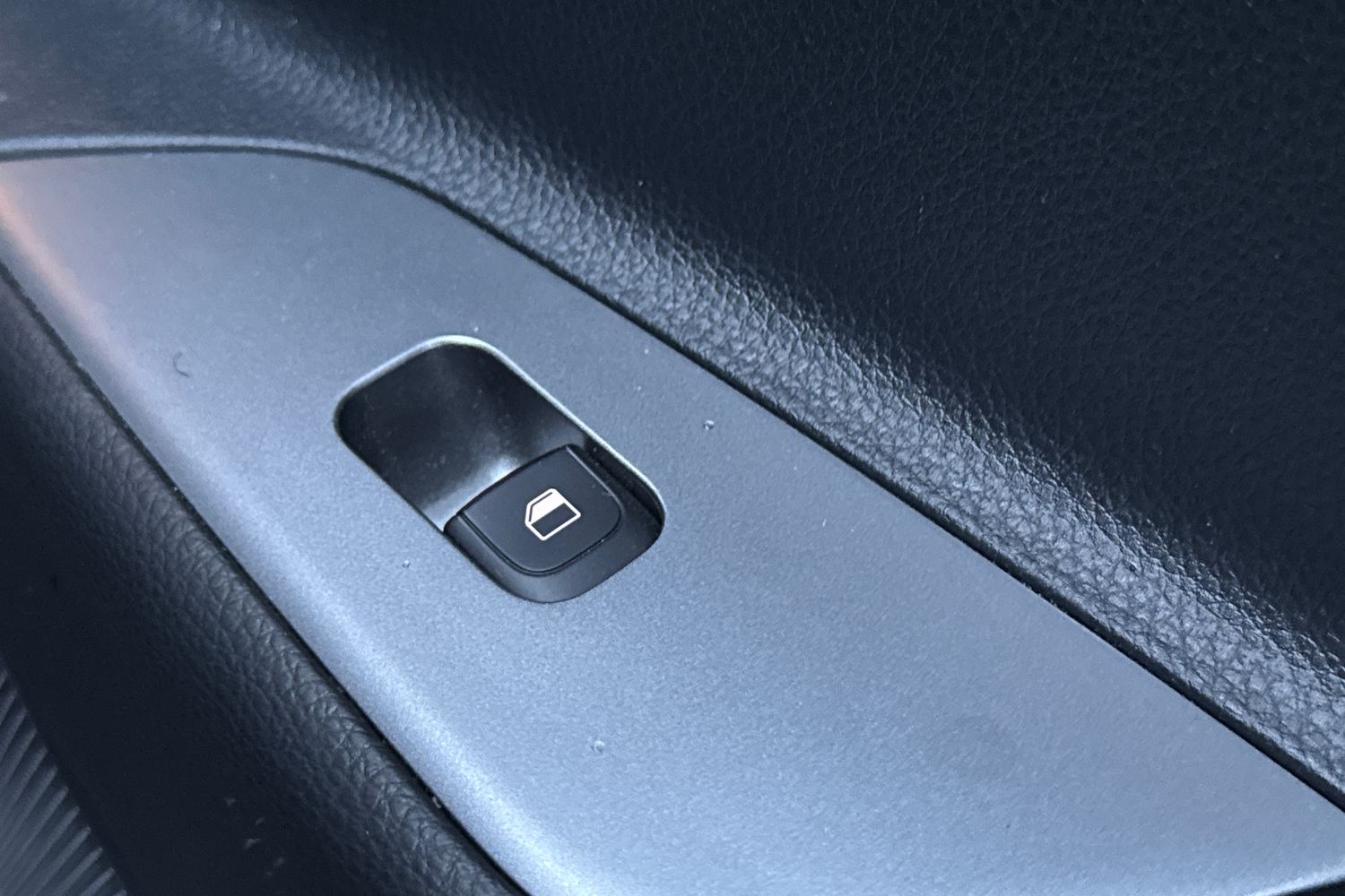 Used Kia Stonic 2024 for sale - 77145821: Photo 36