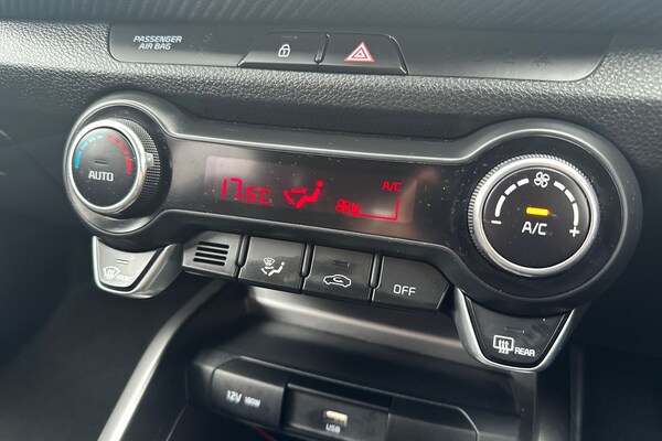 Used Kia Stonic 2024 for sale - 76289845: Photo 15