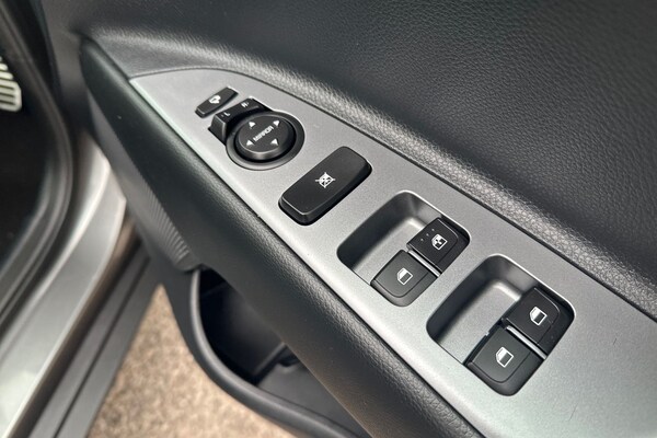 Used Kia Stonic 2024 for sale - 76289845: Photo 16