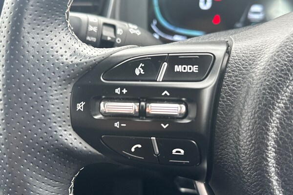 Used Kia Stonic 2024 for sale - 76289845: Photo 21