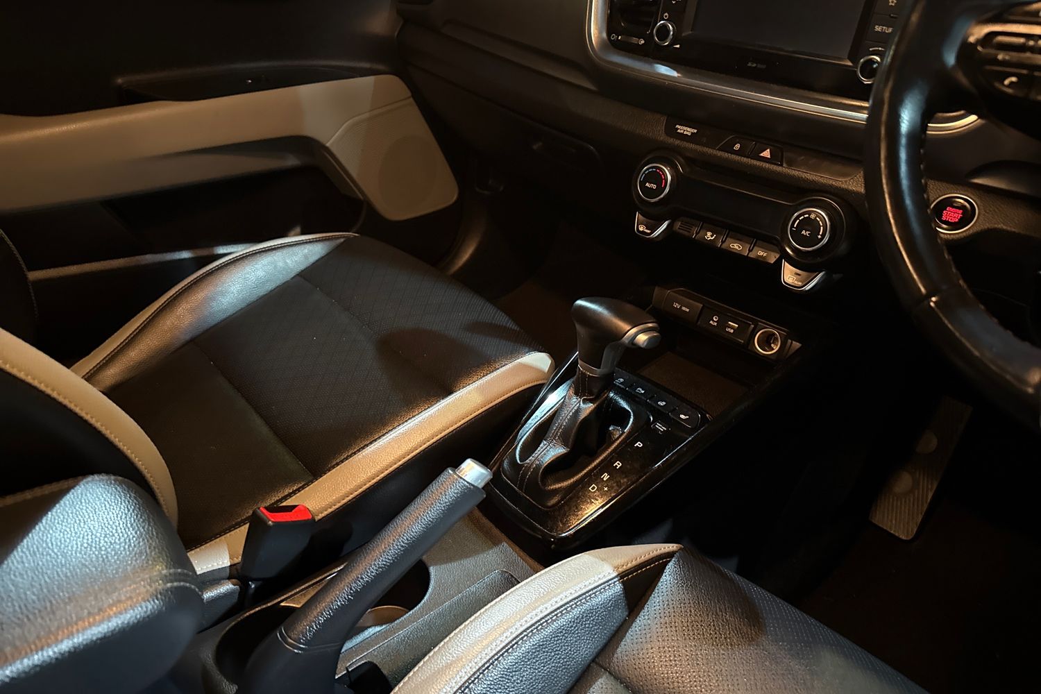 Used Kia Stonic 2021 for sale - 76528925: Photo 14