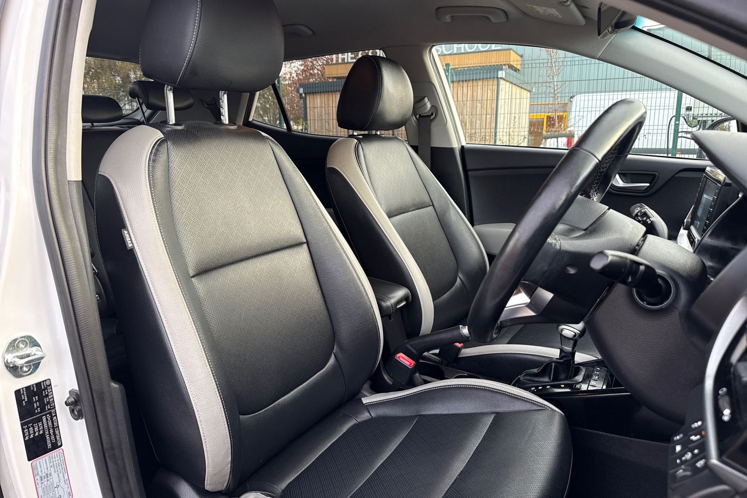 Used Kia Stonic 2021 for sale - 76528925: Photo 29